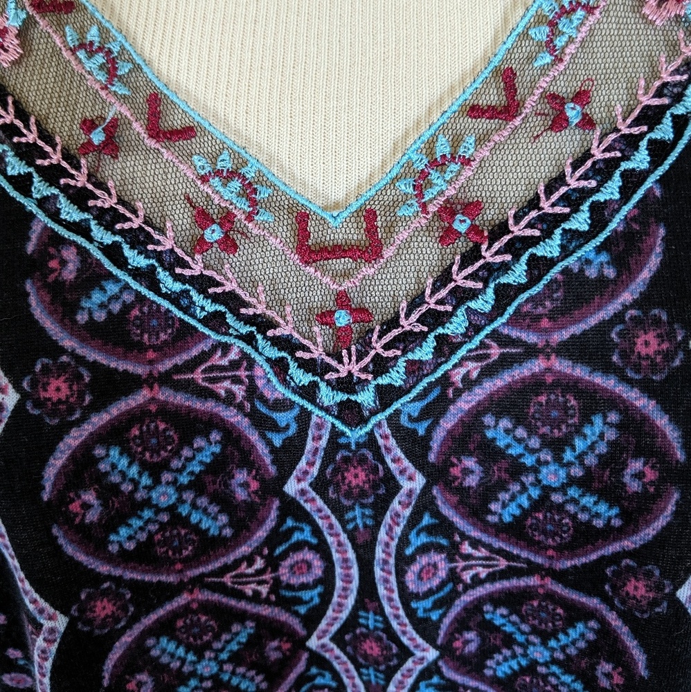 Patterned tshirt - Picture 3 of 3